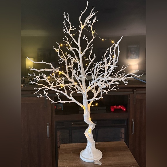 Elegant Manzanita Tree Centerpiece Decor 3.4FT Tall - Picture 2 of 7